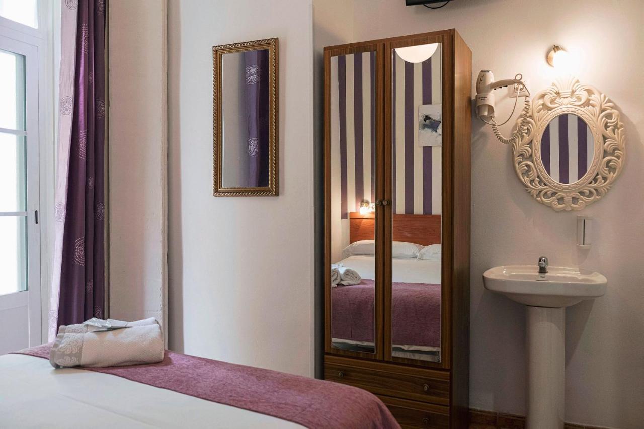 קדיז Hostal Colon מראה חיצוני תמונה