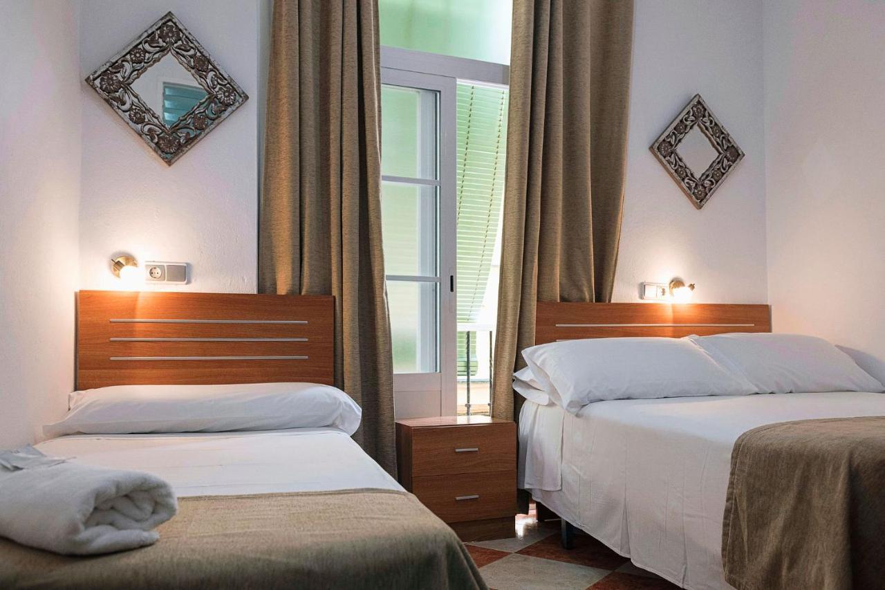 קדיז Hostal Colon מראה חיצוני תמונה