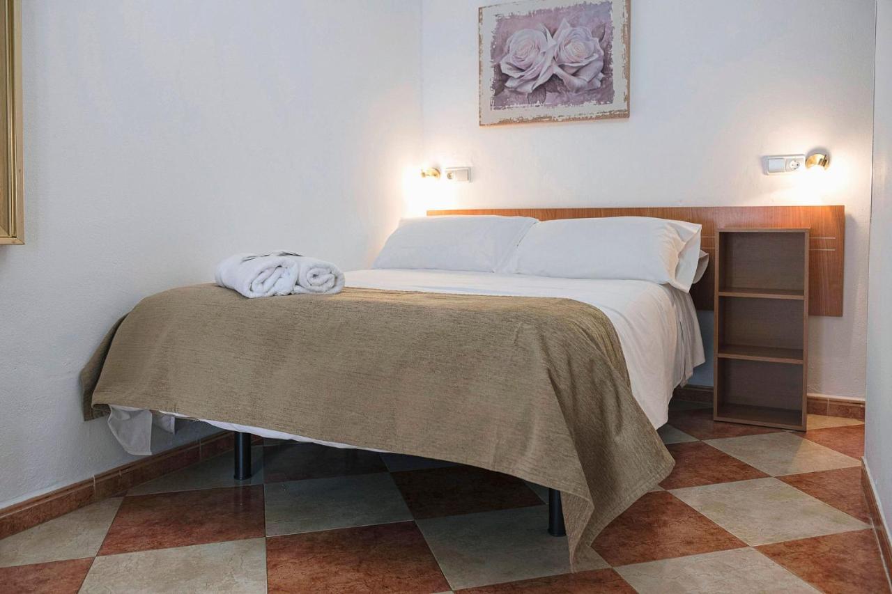 קדיז Hostal Colon מראה חיצוני תמונה