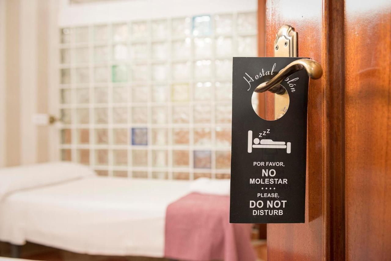 קדיז Hostal Colon מראה חיצוני תמונה