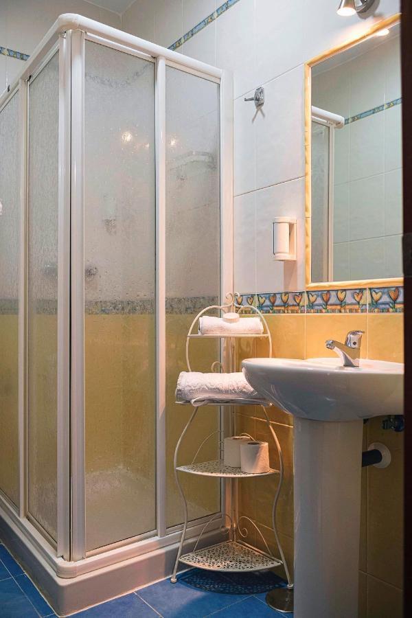 קדיז Hostal Colon מראה חיצוני תמונה