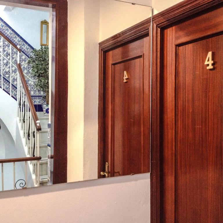 קדיז Hostal Colon מראה חיצוני תמונה